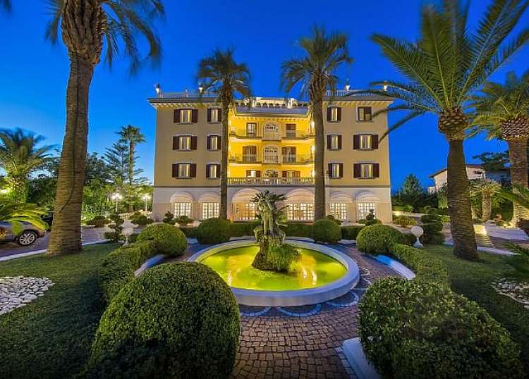Vacanza a Castellammare di Stabia in Hotel a 4*