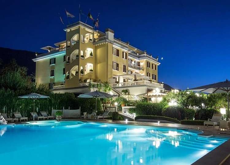 Vacanza a Castellammare di Stabia in Hotel a 4*