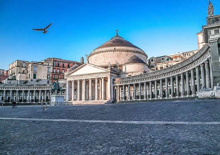 Weekend a Napoli: una fuga indimenticabile nella città dei presepi