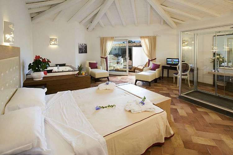 Hotel Villas Resort: porta la tua famiglia a Costa Rei per l’estate 2019, la pensione completa è in regalo!