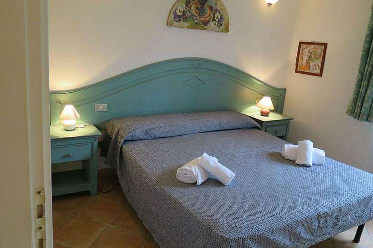 Sogni un mare da cartolina e non ne puoi più della vita in appartamento? Prenota le Ville Alba di Costa Rei