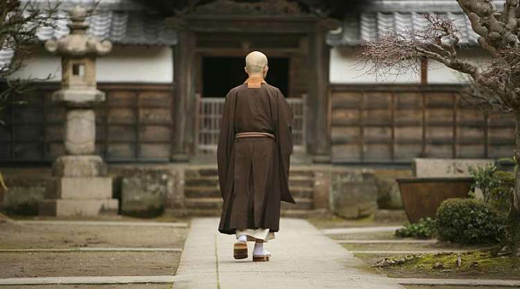 Monaco in un monastero di Kamakura