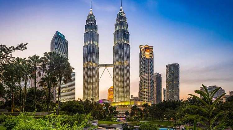 MALESIA - Lumpur, Capitale, Jungla e Mare-metropoli e tradizioni.