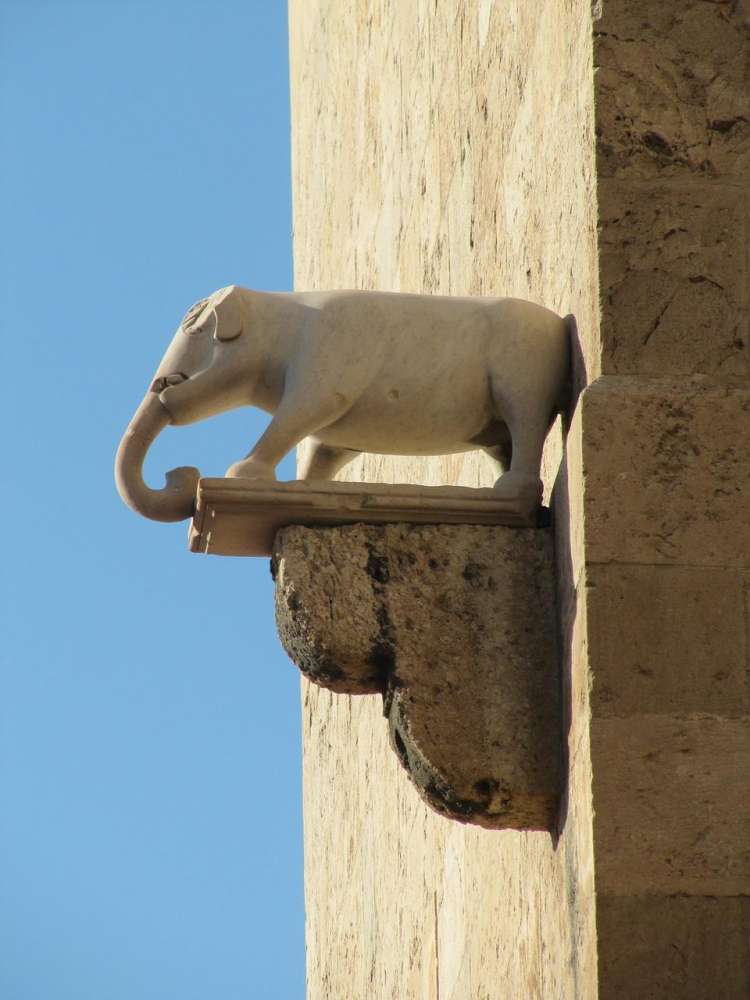 Particolari della Torre dell'Elefante