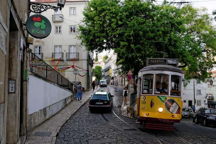 Il tipico tram di Lisbona