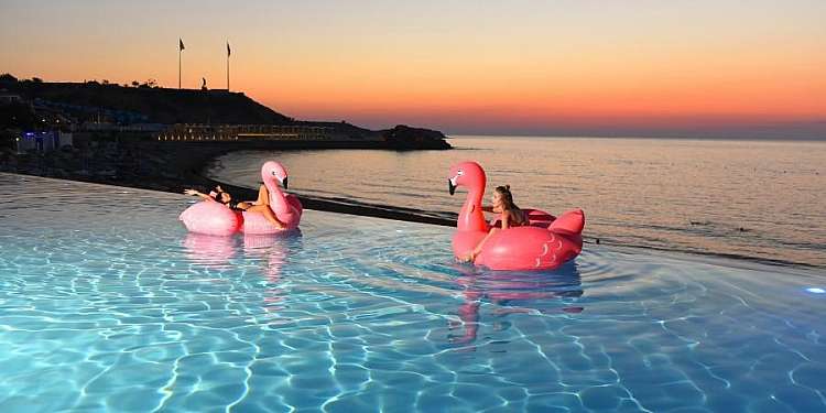 infinity pool