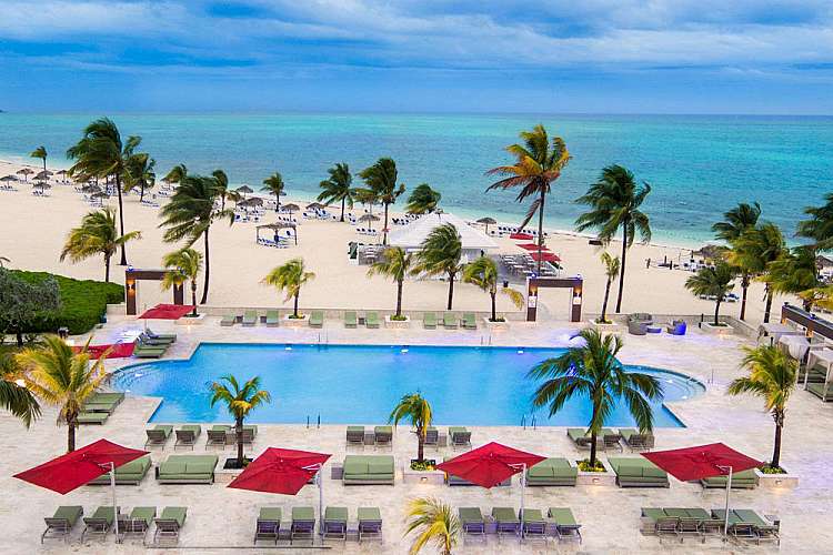 Grattacieli e spiagge bianche tra New York e Grand Bahama