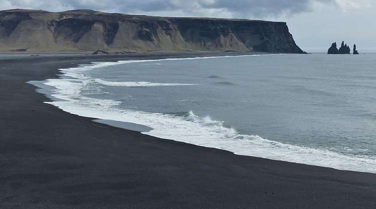 La spiaggia nera di Reynisfjara