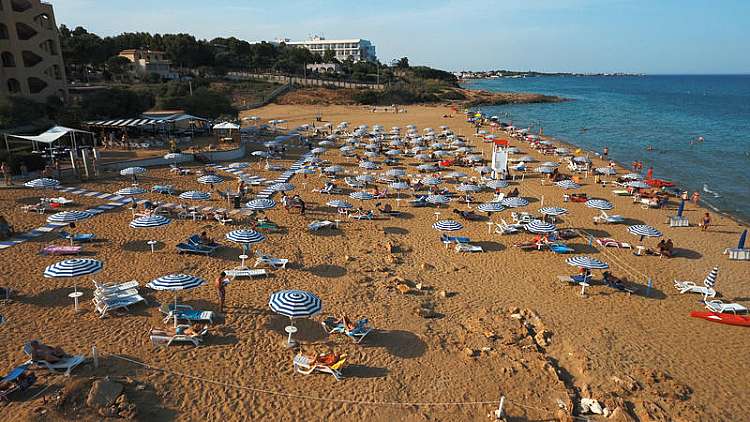 Estate sulla costa di Noto Marina: Club Eloro 4* da soli 169 €