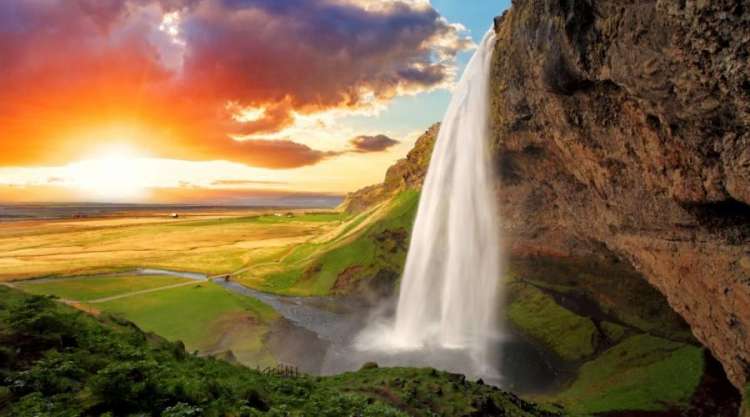 Cascata di Seljalandsfoss