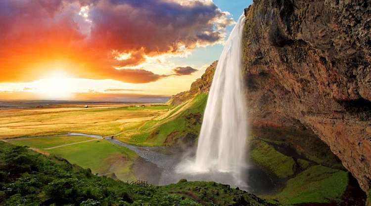 Cascata di Seljalandsfoss