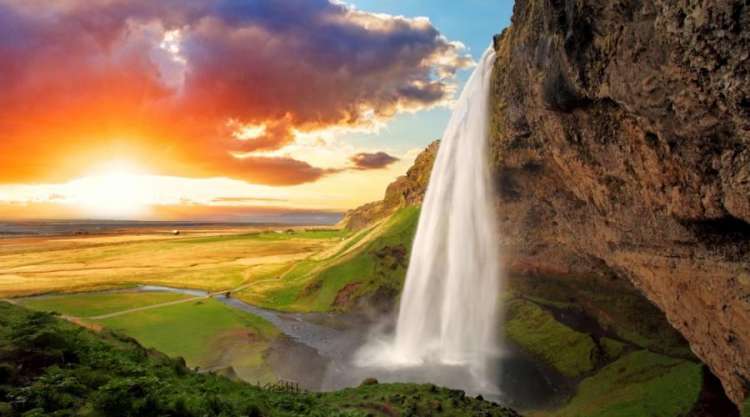 Cascata di Seljalandsfoss