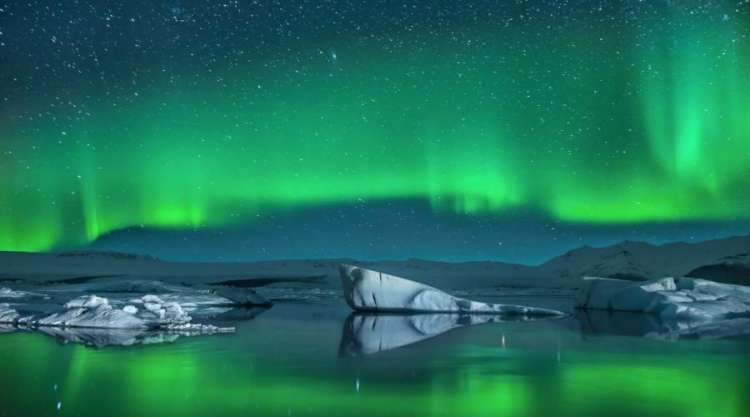 Aurora Boreale sulla laguna glaciale di Jokulsarlon