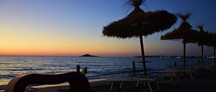 SPIAGGIA AL TRAMONTO