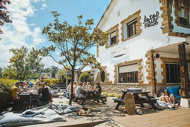 Surf Camp in Spagna: Somo e l'Atlantico ti aspettano da soli 292 euro