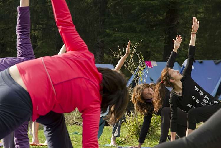 Esperienza sull'Himalaya: 13 giorni di yoga e trekking da 2.560 euro