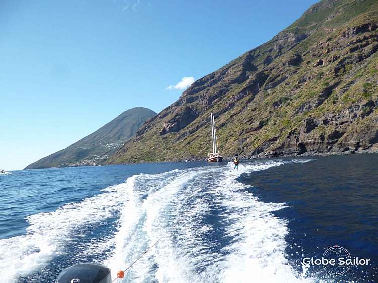 Una crociera di 8 giorni per scoprire le isole Eolie: da 1.250 euro