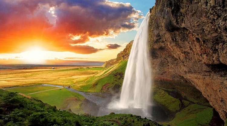 Cascata di Seljalandsfoss