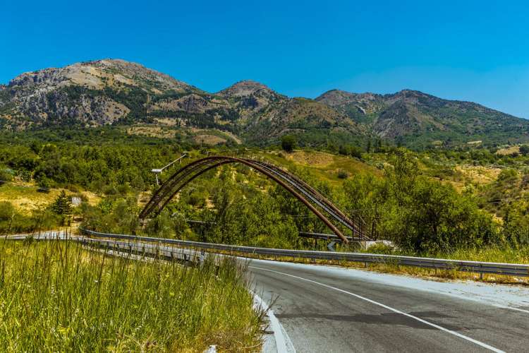 Strada nel Parco delle Madonia