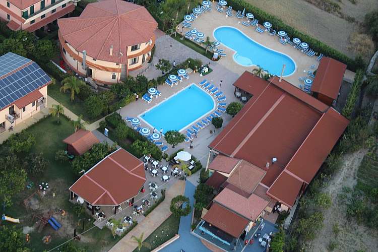Capo Rizzuto: 8 giorni 7 notti solo soggiorno a soli 227 € per 4 pax