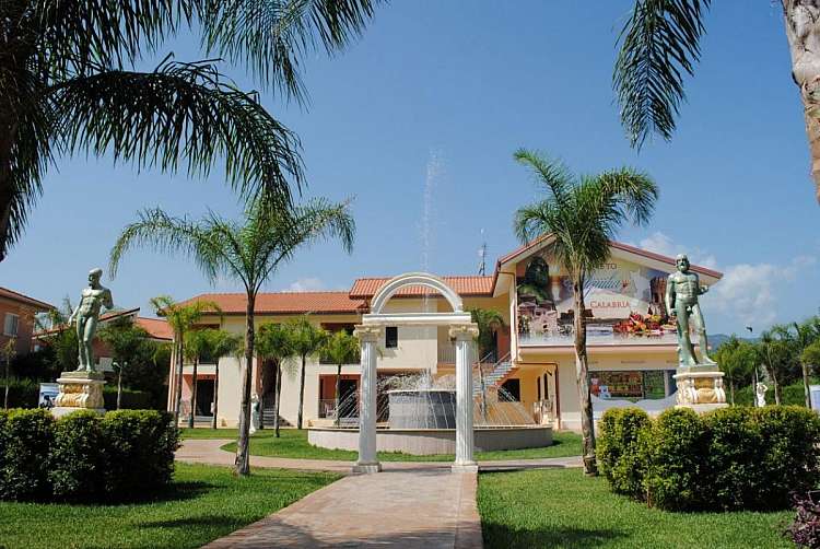 Capo Rizzuto: 8 giorni 7 notti solo soggiorno a soli 227 € per 4 pax