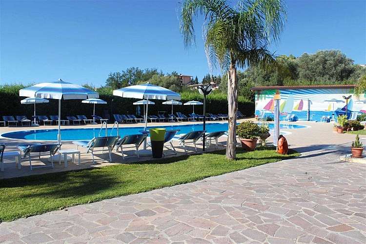 Capo Rizzuto: 8 giorni 7 notti solo soggiorno a soli 227 € per 4 pax