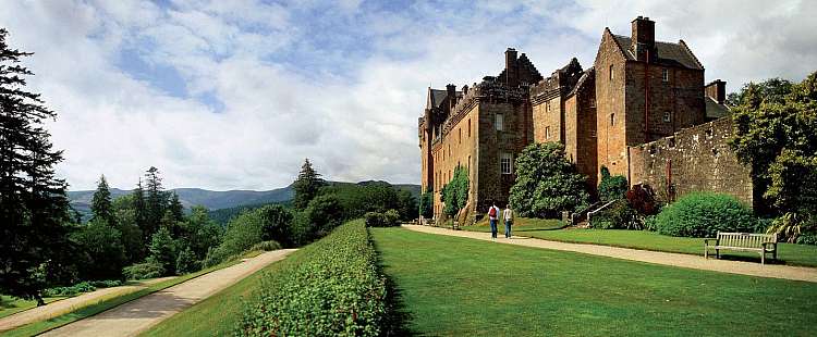 Tour sulle orme dei clan scozzesi in auto (fly & drive)
