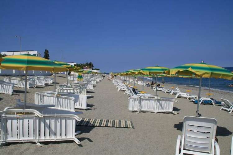 Spiaggia privata villaggio