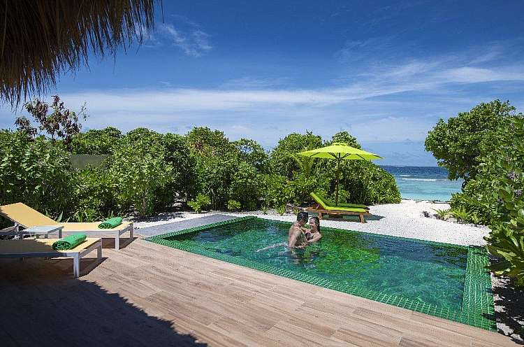 Estate di lusso alle Maldive presso l'Emerald Maldives Resort e Spa