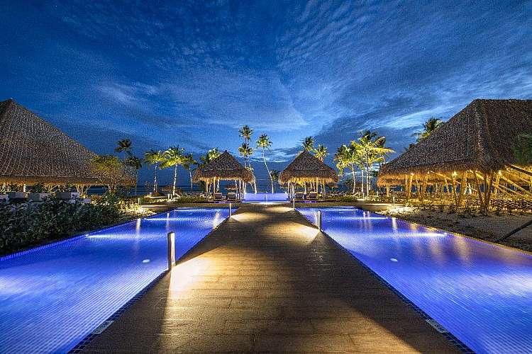 Estate di lusso alle Maldive presso l'Emerald Maldives Resort e Spa