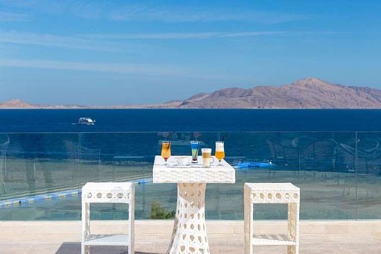 Bar vista mare