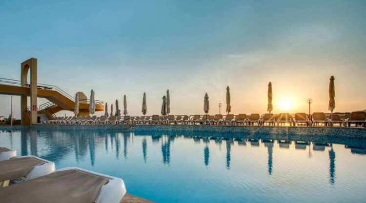 Tramonto dalla piscina del Resort