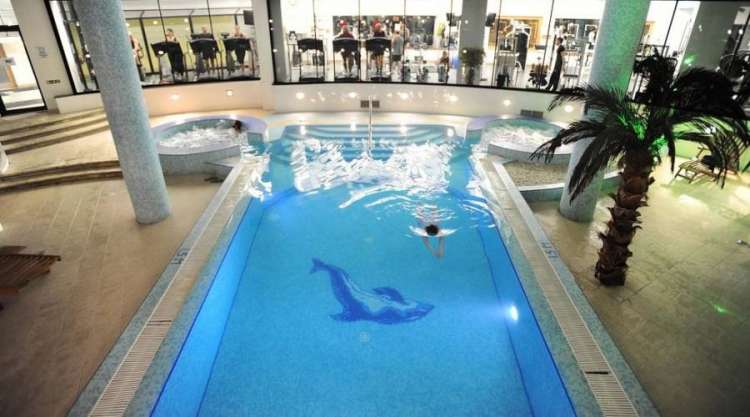 Piscina Interna e Palestra