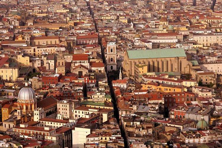 Tour classico di Napoli, la metropoli dai mille colori e tradizioni