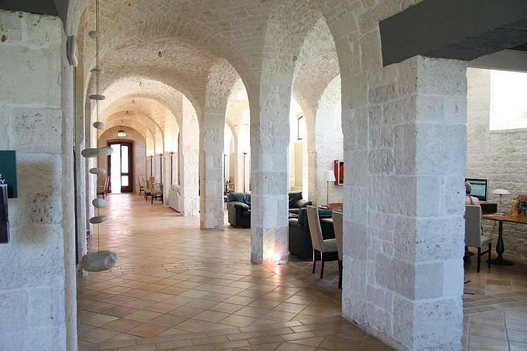 Soggiorno a Alberobello e Self drive in Puglia 6G con guida privata