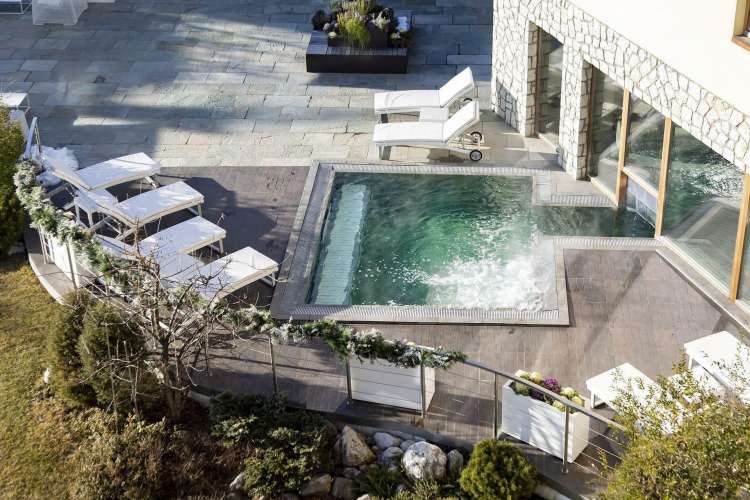 Piscina termale calda