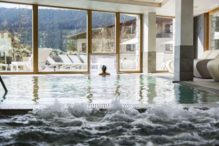 Piscina interna calda