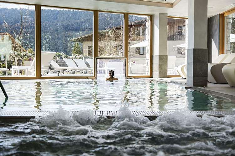 Piscina interna calda