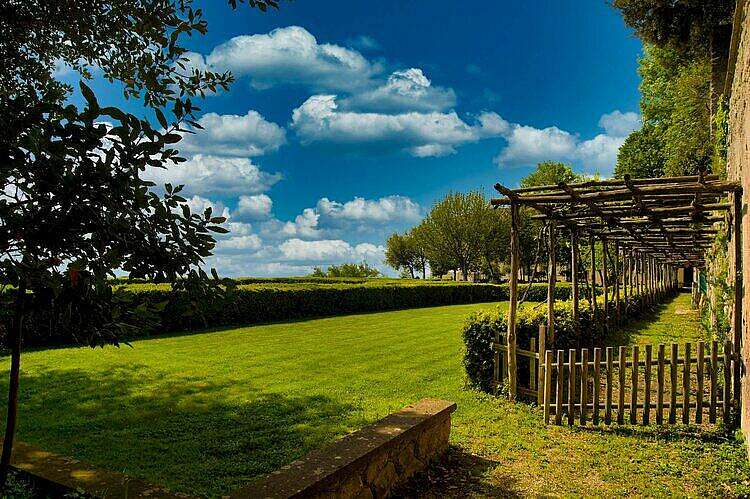 Passeggiate in giardino con vista