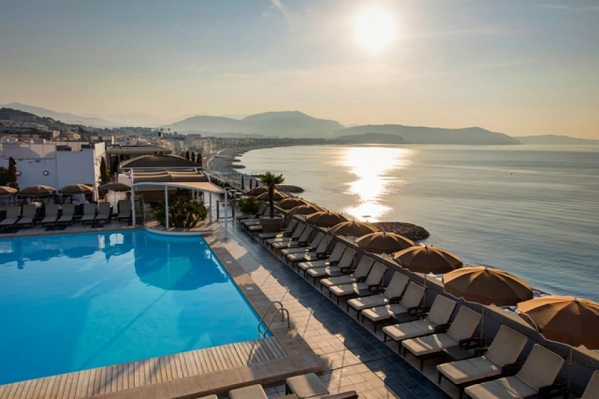 Radisson Blu Hotel Nice, vacanza in Francia con risparmio fino al 57%