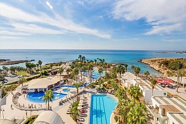 Adams Beach Hotel 5 stelle: prenota oggi la tua estate 2019 a Cipro pensione completa