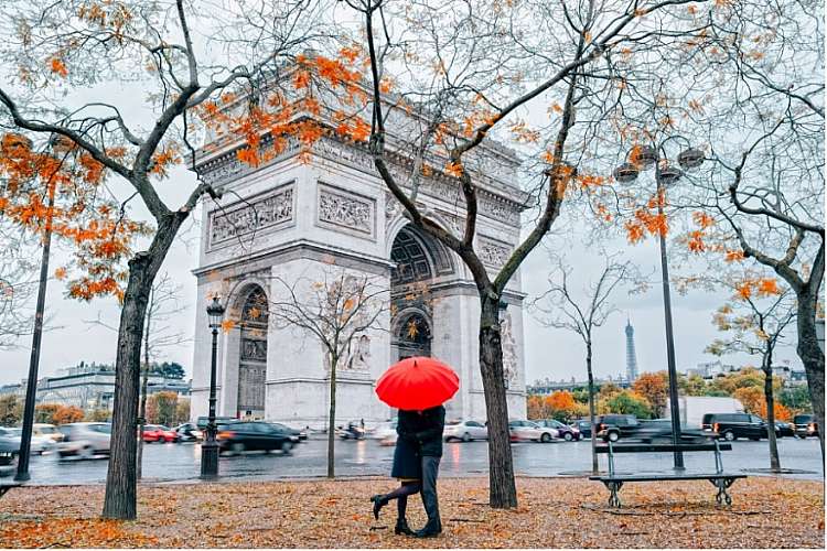 Offerte voli Parigi: voli A/R + assicurazione + zaino da 118 euro