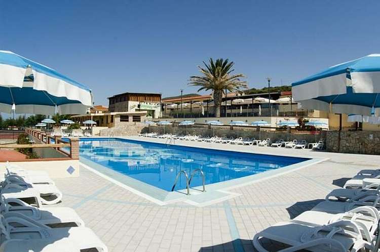 Villaggio Rasciada **** a Castelsardo un mare da favola da 438 Euro