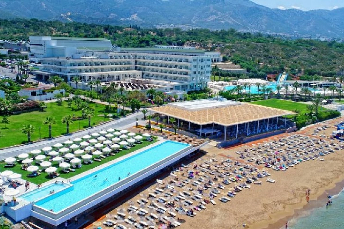 Acapulco Beach Club 5 stelle: prenota oggi la tua estate 2019 a Cipro