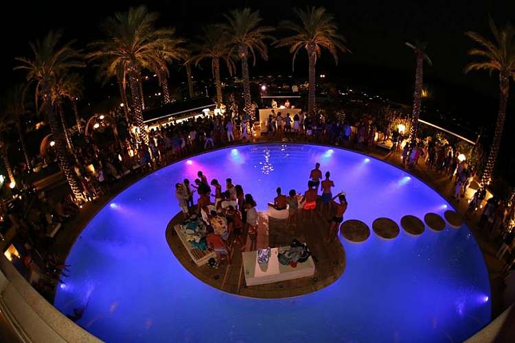 Relax al mare di Sardegna con un gruppetto di amiche
