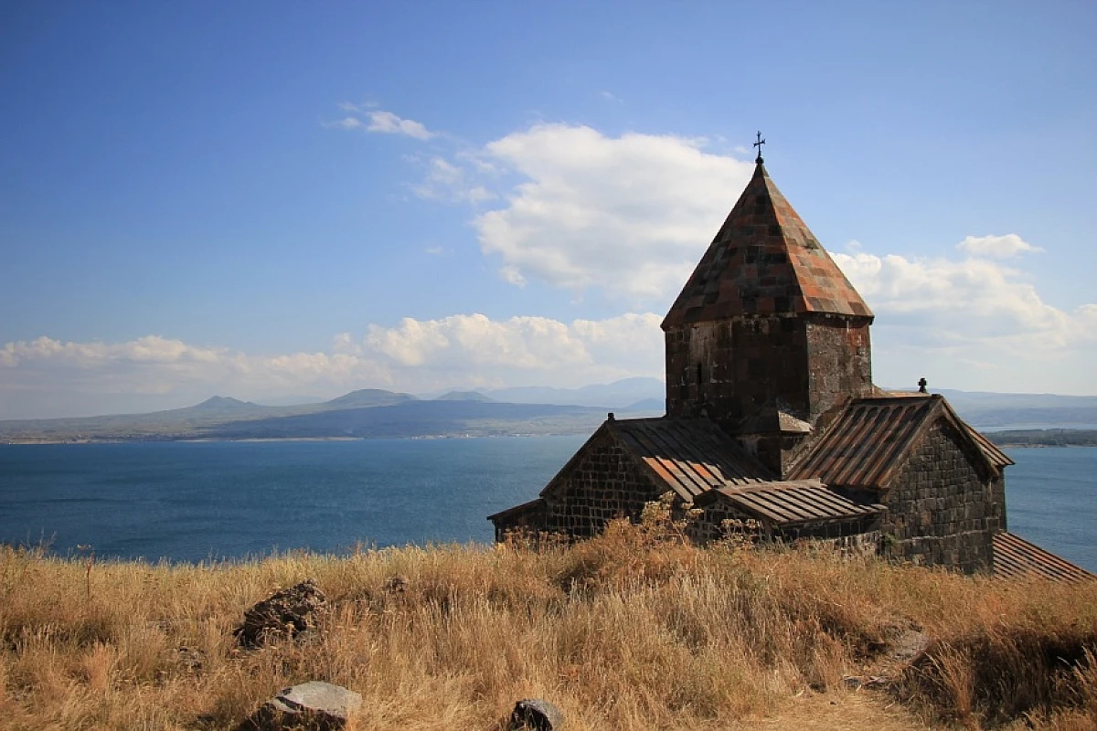Armenia: tour in auto tra natura, monasteri e siti archeologici