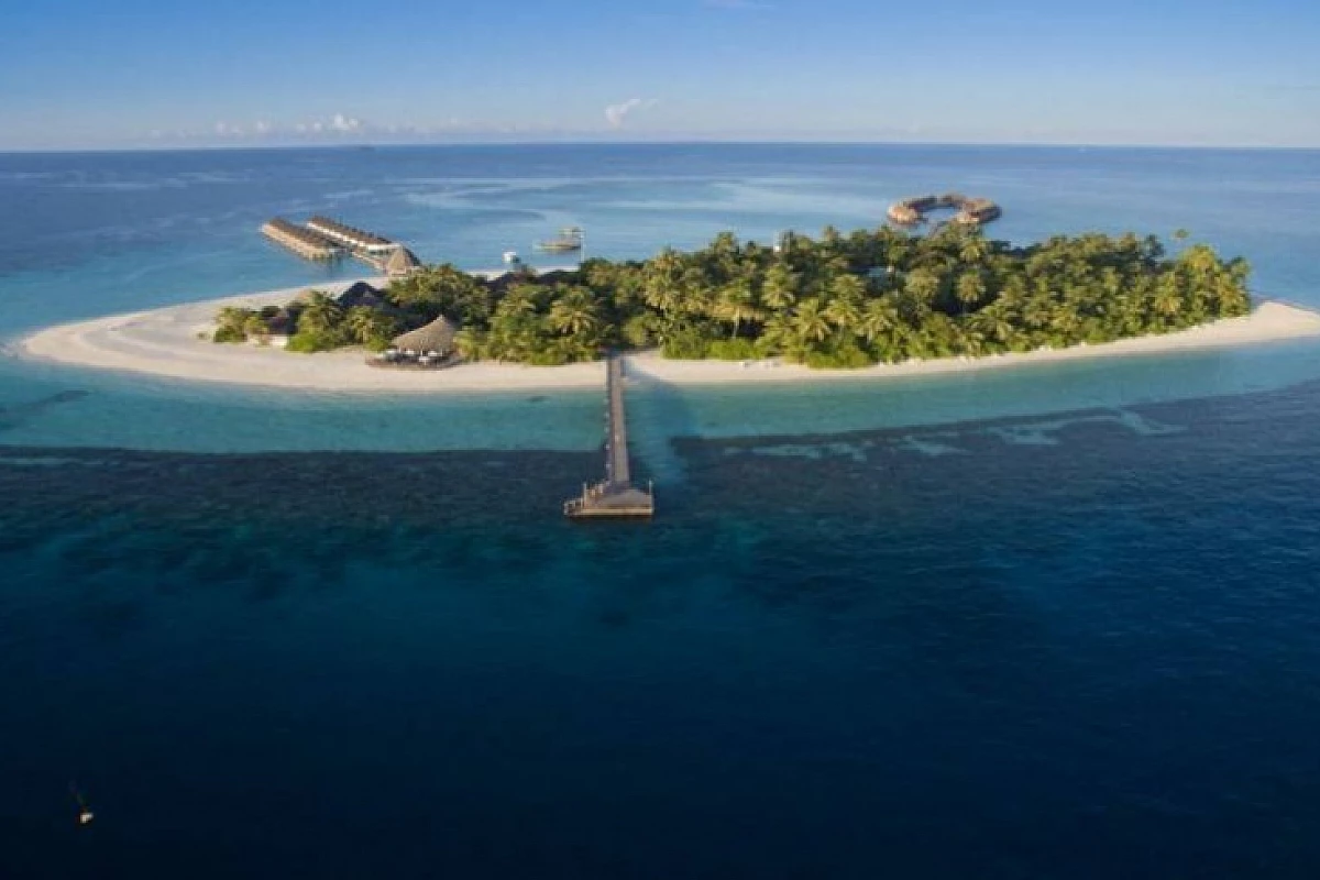 Angaga Island Resort 4 stelle situato nell'Atollo di Ari