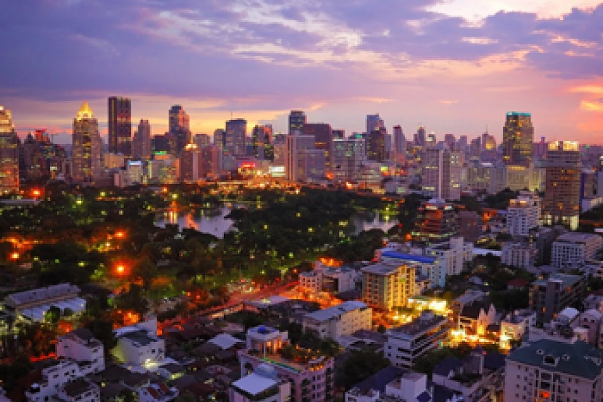 Capodanno Bangkok, Fiume Kwai, Esperienza con gli elefanti e Koh Samet