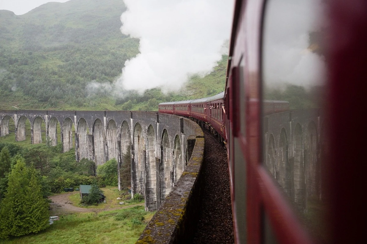 Viaggio tra Paesaggi Scozzesi con auto a noleggio e treno Jacobite