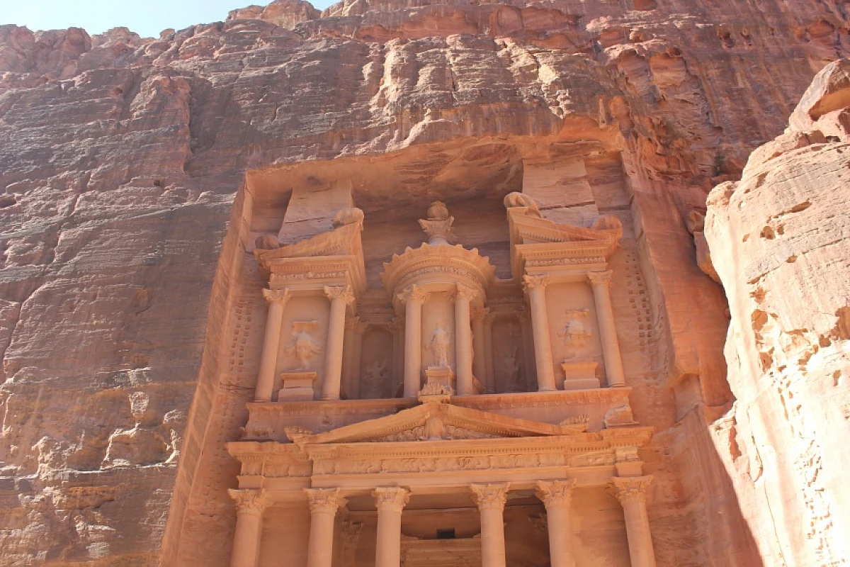 Giordania Classica, Petra, Deserto e Sorgenti Termali